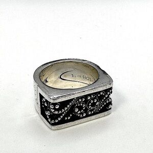 LOIS HILL SCROLL CAVIAR BEAD RING